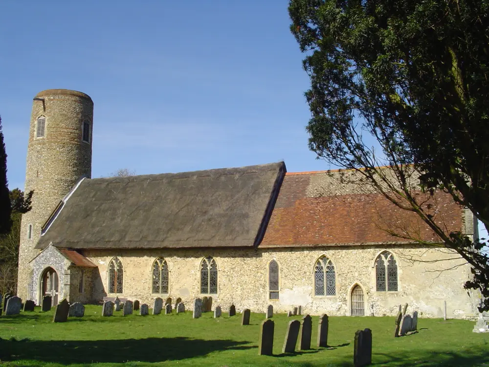 Foto de Iglesia de la Santísima Trinidad - Historic England