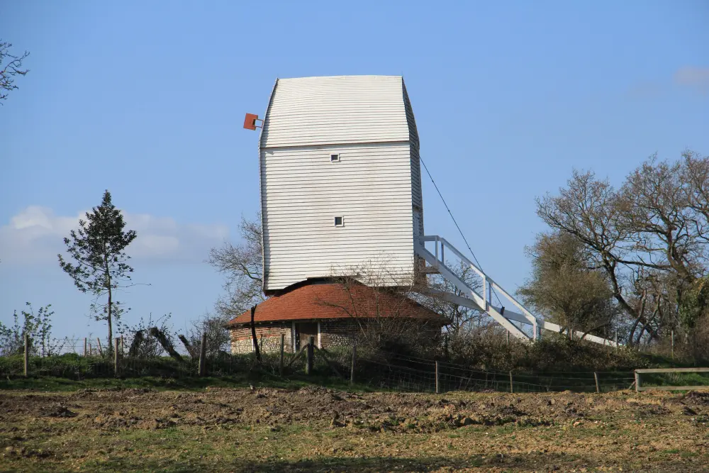 Foto de Post Mill 120m al norte de Mill Cottage - Historic England / Julie Potton