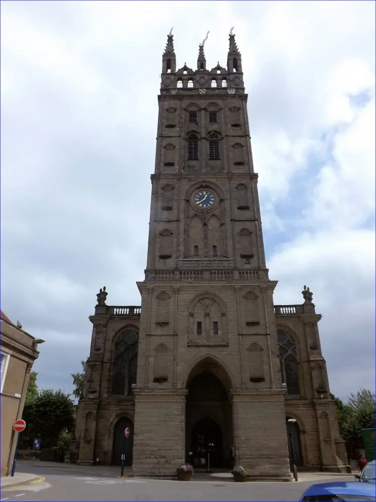 Foto von Kirche der Heiligen Maria einschließlich Beauchamp Chapel - Historic England / Charles Watson