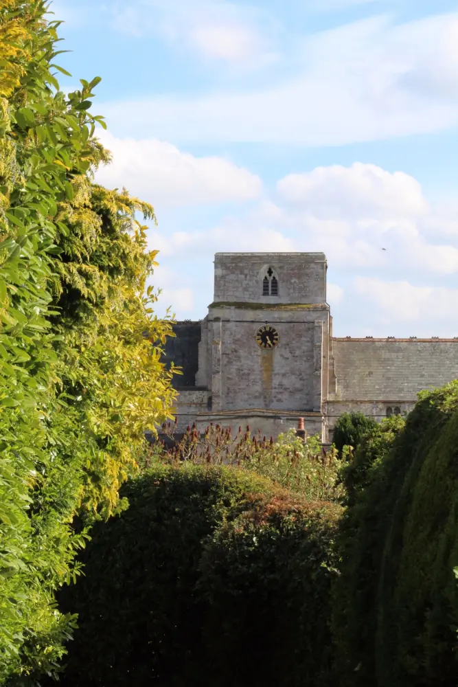Foto von Kirche von St. Peter und St. Paulus - Historic England / David Lovell
