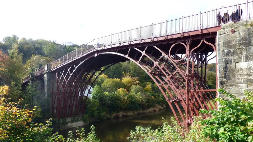 Photo de Le pont de fer - Historic England