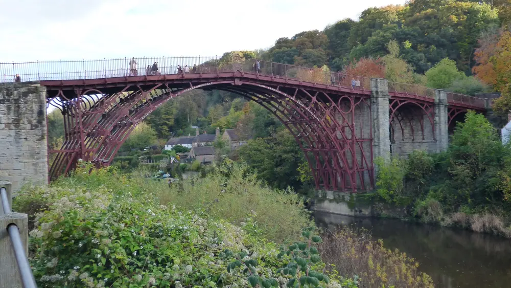 Photo de Le pont de fer - Historic England