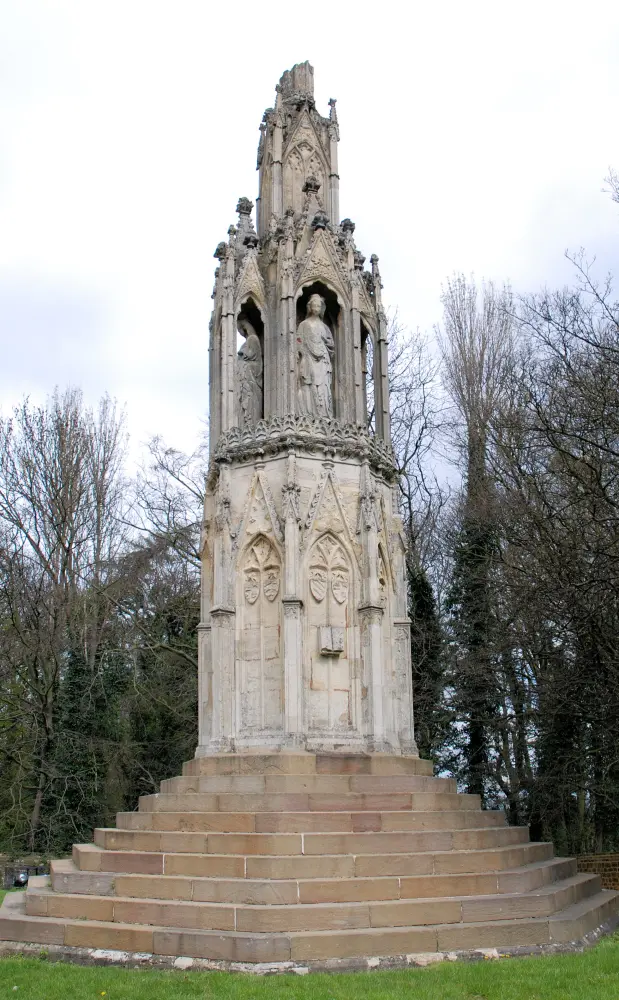 Photo de La croix Eleanor - Historic England