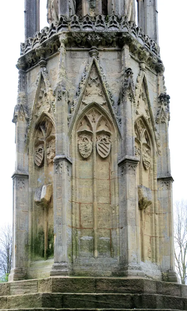 Photo de La croix Eleanor - Historic England