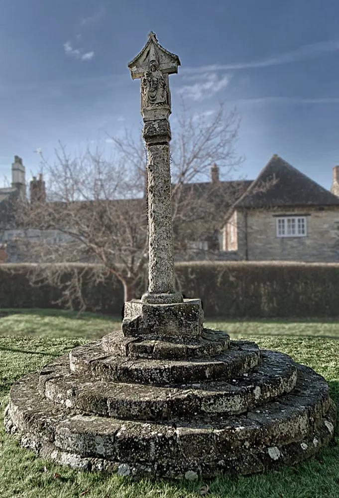 Foto di CHURMYARTH CROVE circa 8 metri a ovest della Cappella di Chantry di tutte le anime - Historic England