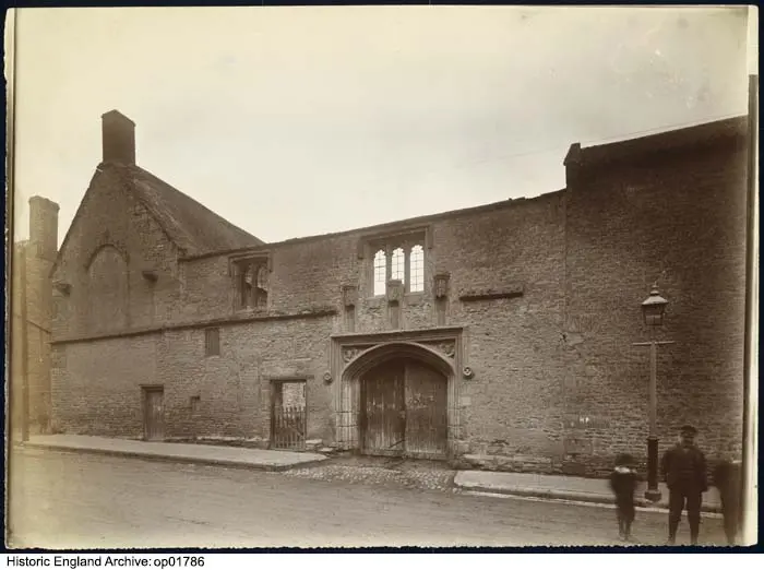 Foto di Chichele College, South and East Ranges e Attuached Foundations - Historic England