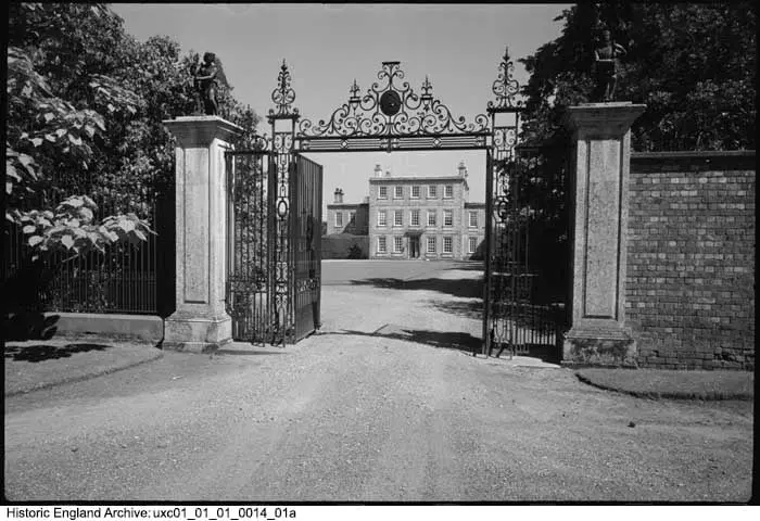 Foto di Harrowden Hall (Wellingborough Golf Club) - Historic England / Historic England Archive