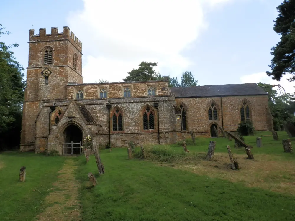Foto di Chiesa di San Pietro e San Paolo - Historic England