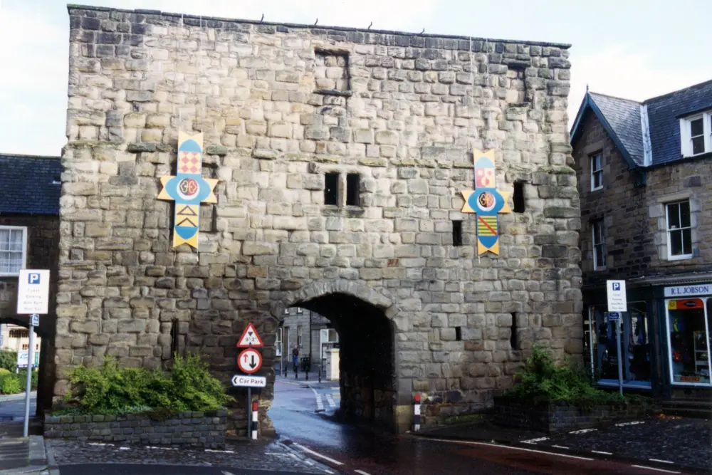 Photo de La passerelle Hotspur ou la tour Bondgate - Historic England