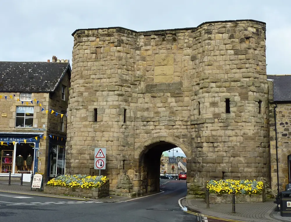 Photo de La passerelle Hotspur ou la tour Bondgate - Historic England