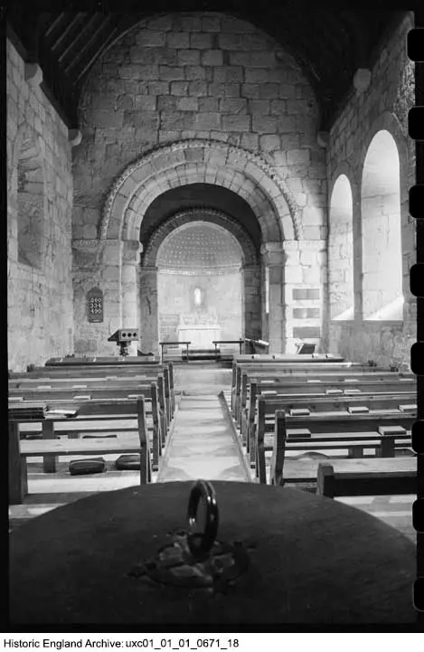Foto di Chiesa della Santissima Trinità - Historic England / Historic England Archive