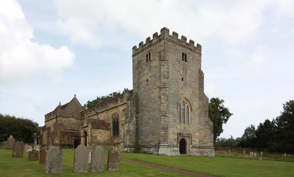 Foto di Chiesa parrocchiale di San Pietro - Historic England
