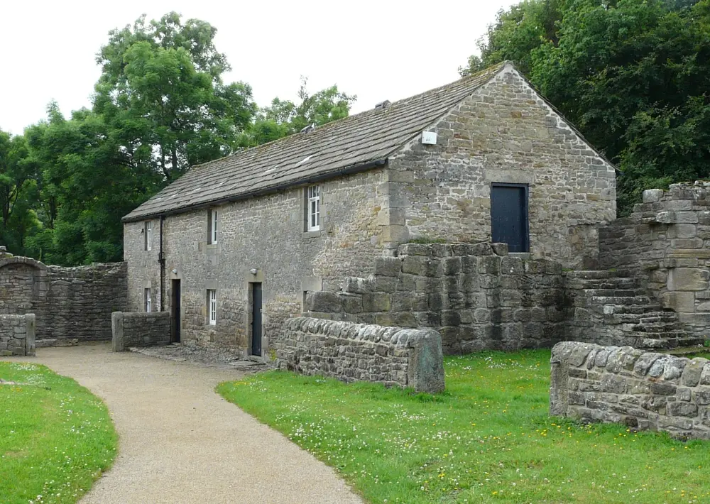 Foto di Pareti esterne bailey e costruttori agricoli annessi - Historic England / P Hampel