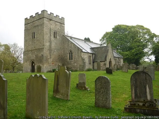 Foto di Chiesa di San Pietro - Historic England