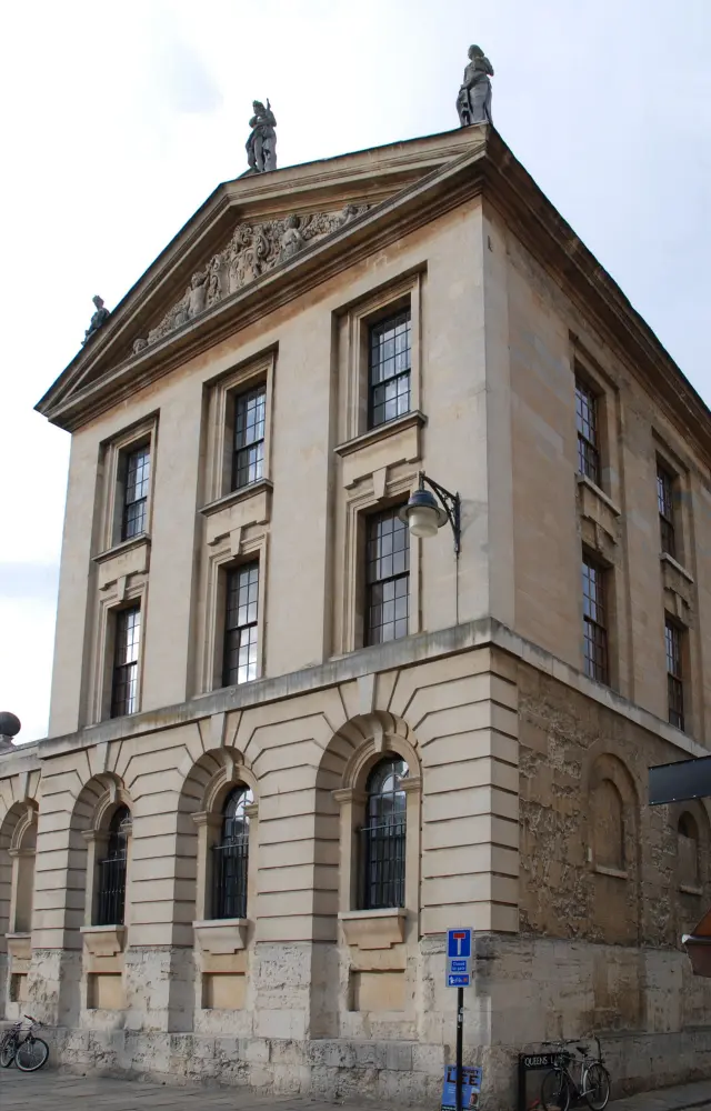 Foto di The Queens College, East Range - Historic England