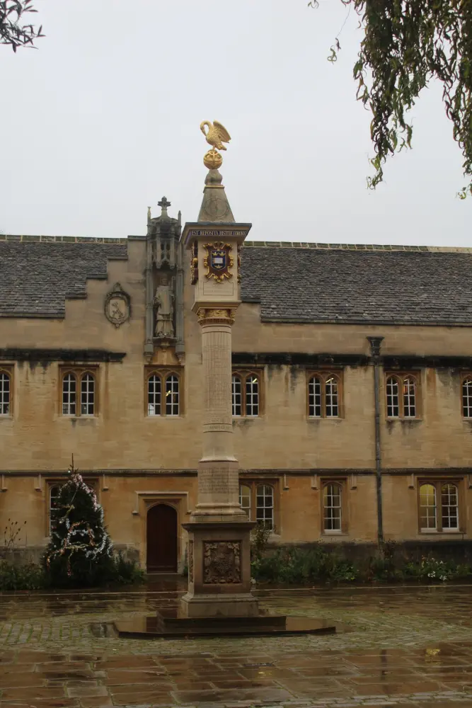 Foto di Corpus Christi College, Sundial - Historic England