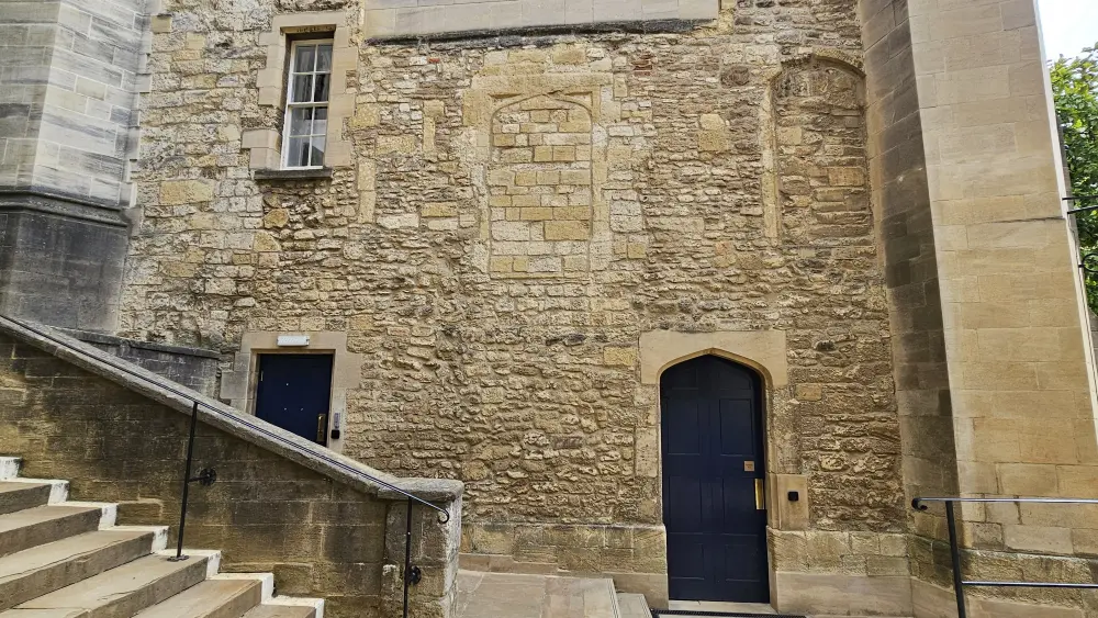 Foto di La casa del capitolo e la gamma più o più a sud della cattedrale - Historic England