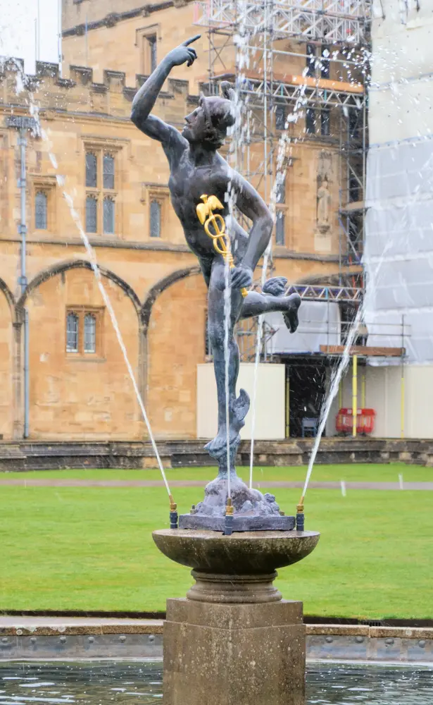 Foto di Christchurch, Mercury Fountain, The Great Quadrangle - Historic England