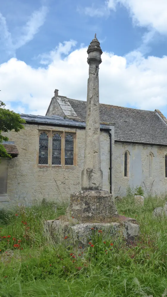 Foto di Chiesa di St Mary, cimitero attraversa circa 10 metri a sud - Historic England