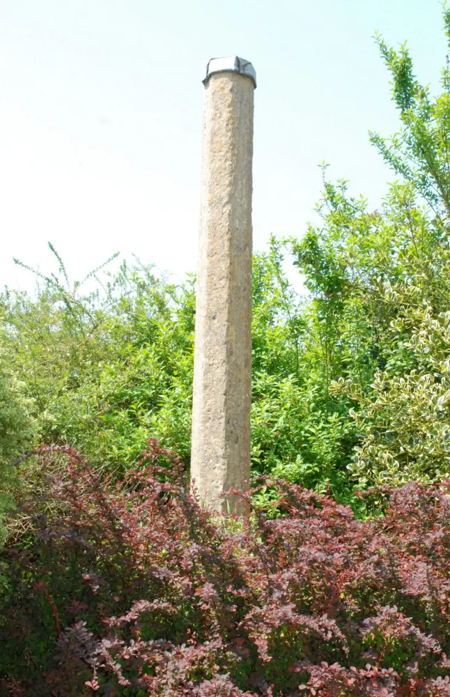 Foto di Churchyard Cross a circa 6 metri a sud dell'Abbazia di Dorchester - Historic England