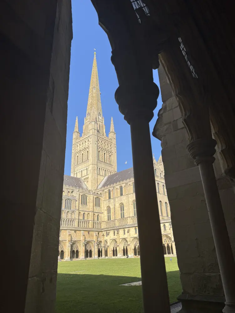 Foto de La catedral de la trinidad santa e indivisa - Historic England