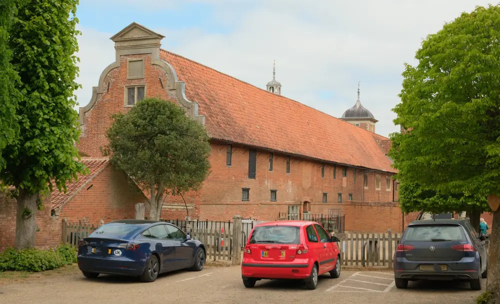 Foto de Rango de servicio al sureste de Blickling Hall - Historic England