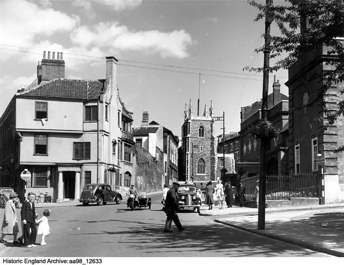 Foto de Iglesia de San Miguel en Plea - Historic England / Historic England Archive