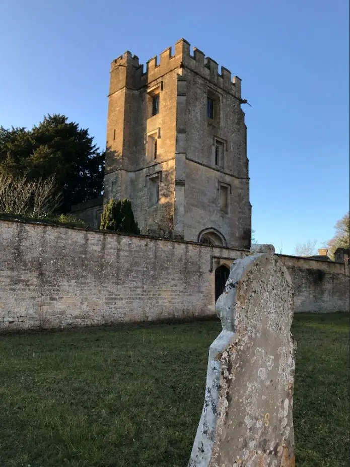 Foto de Torre del Papa aproximadamente a 35 metros al sureste de Harcourt House - Historic England / Paul Adams