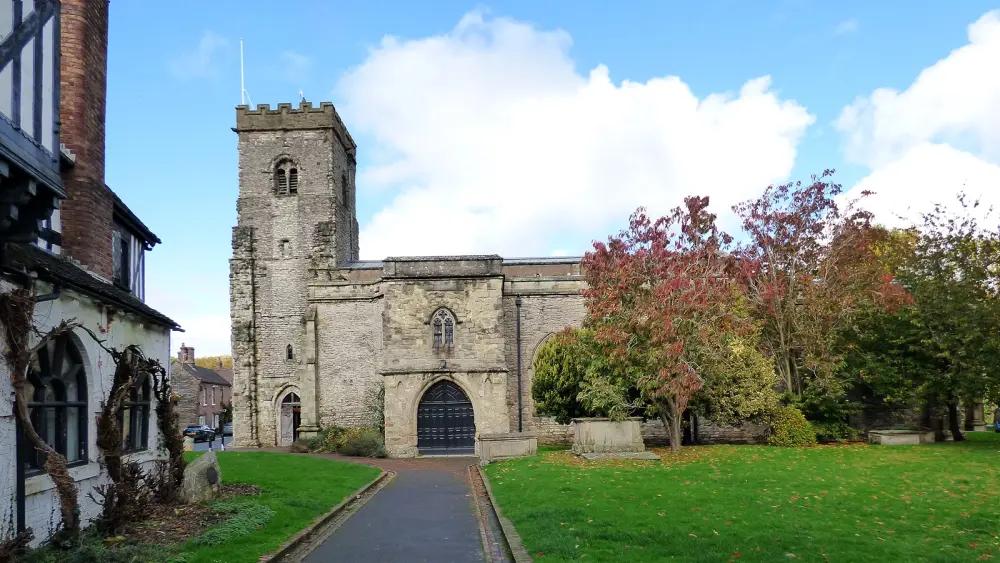 Photo de Église de la Sainte Trinité - Historic England