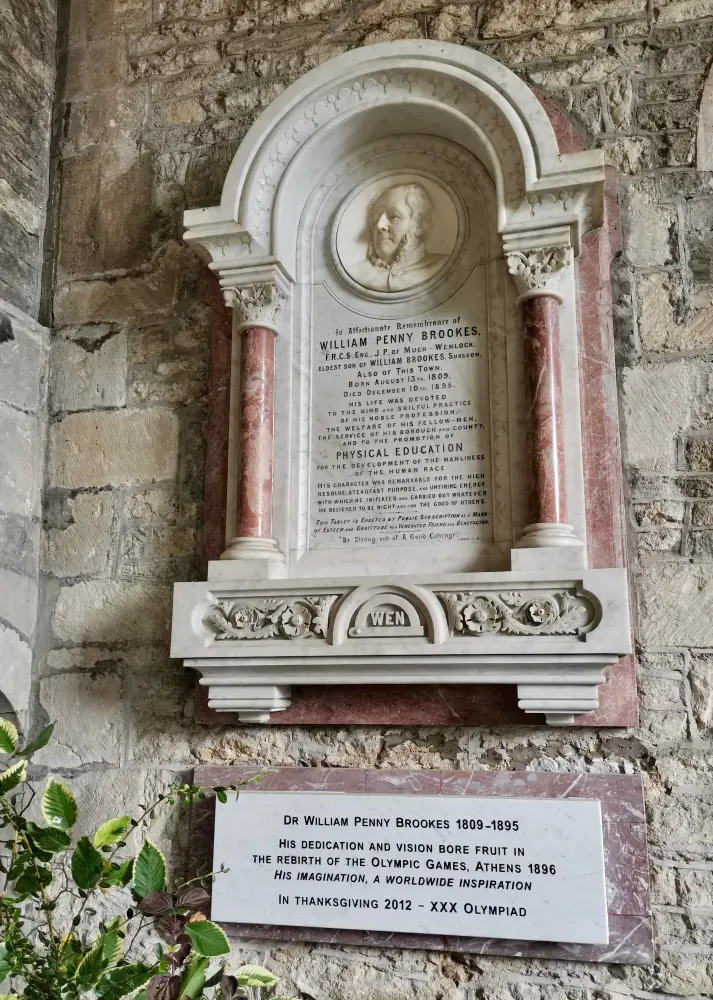 Photo de Église de la Sainte Trinité - Historic England