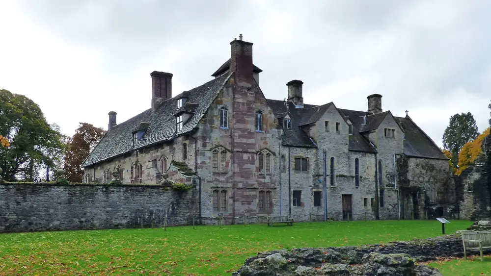 Photo de Maison de prieuré - Historic England
