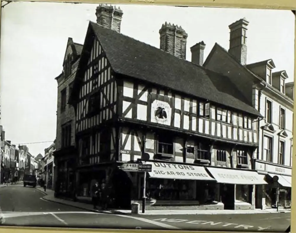 Photo de Mansion llwyd, 1-3 Cross Street - Historic England