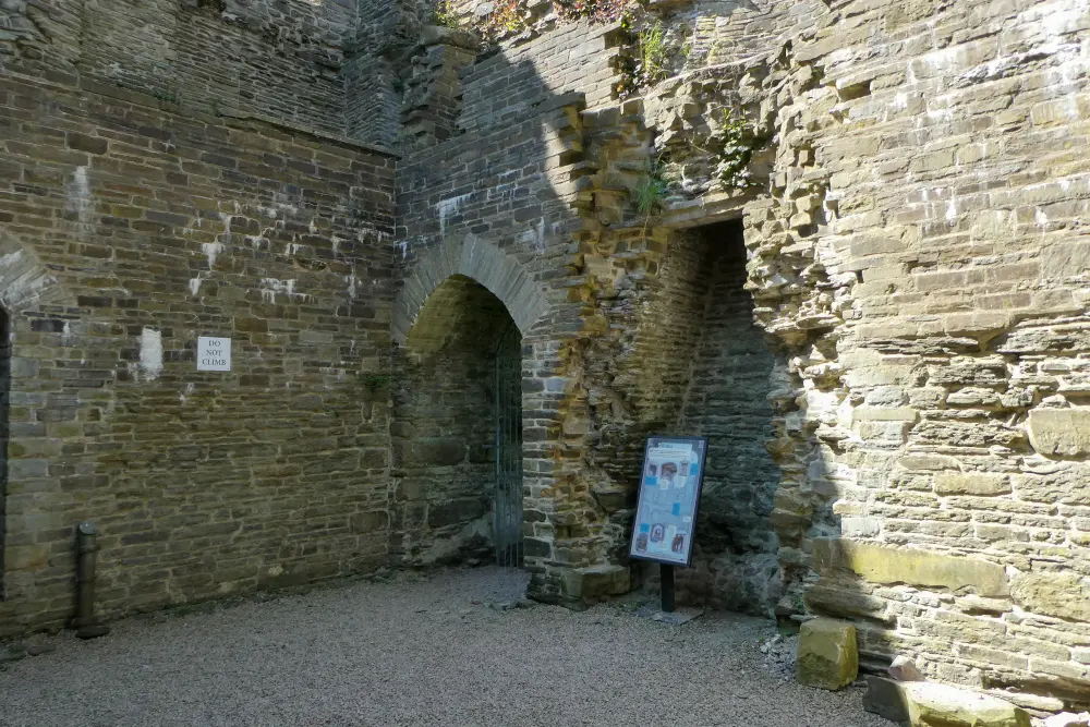 Photo de Restes de château, château de Hopton - Historic England