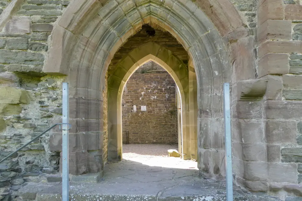 Photo de Restes de château, château de Hopton - Historic England