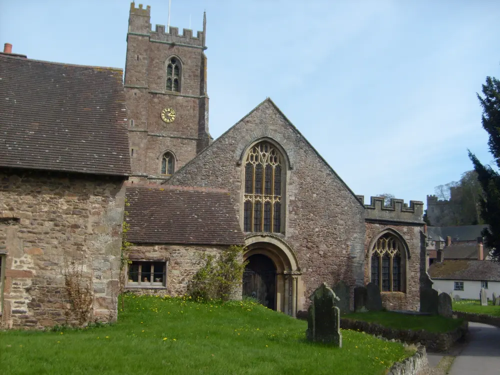 Foto de Iglesia del Priorato de San Jorge - Historic England / David Lovell
