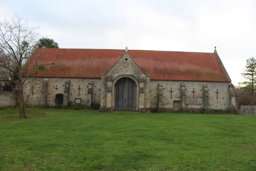 Foto de Antiguo granero de diezmos en la granja en Cumhill Farm - Historic England / David Lovell