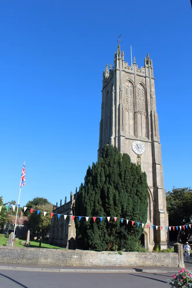 Foto de Iglesia de San Pedro - Historic England / David Lovell