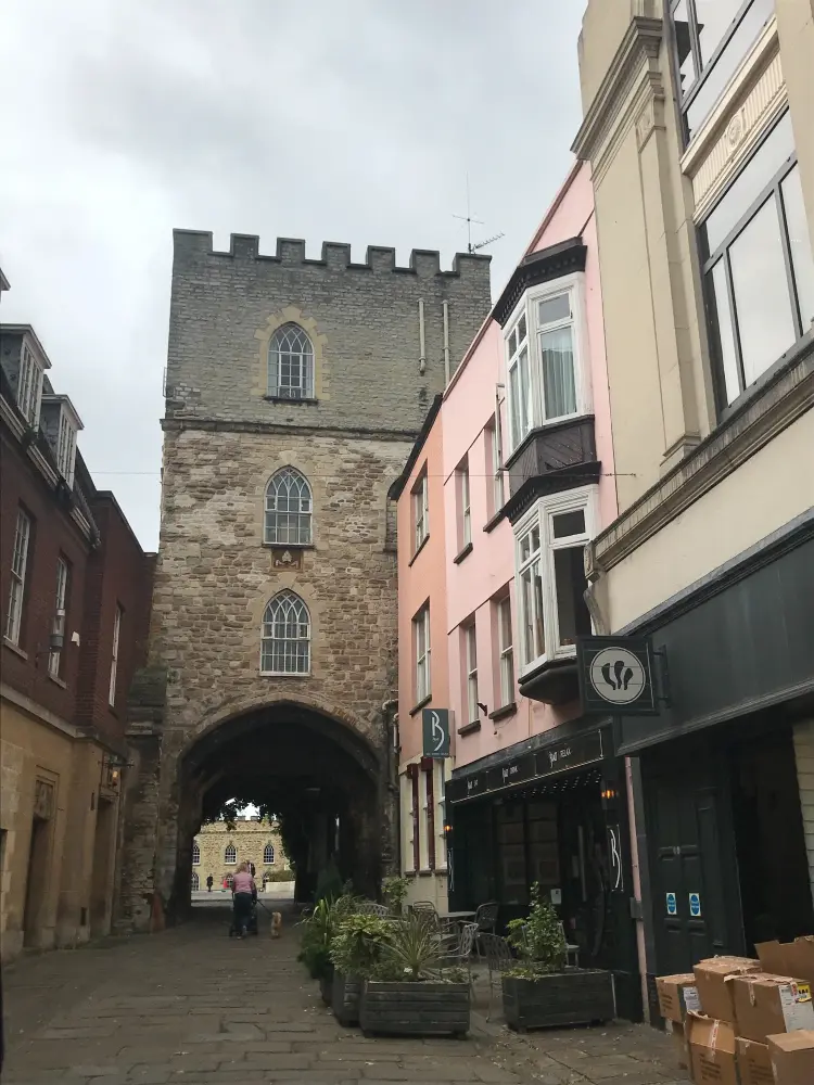Foto de Arco del castillo - Historic England