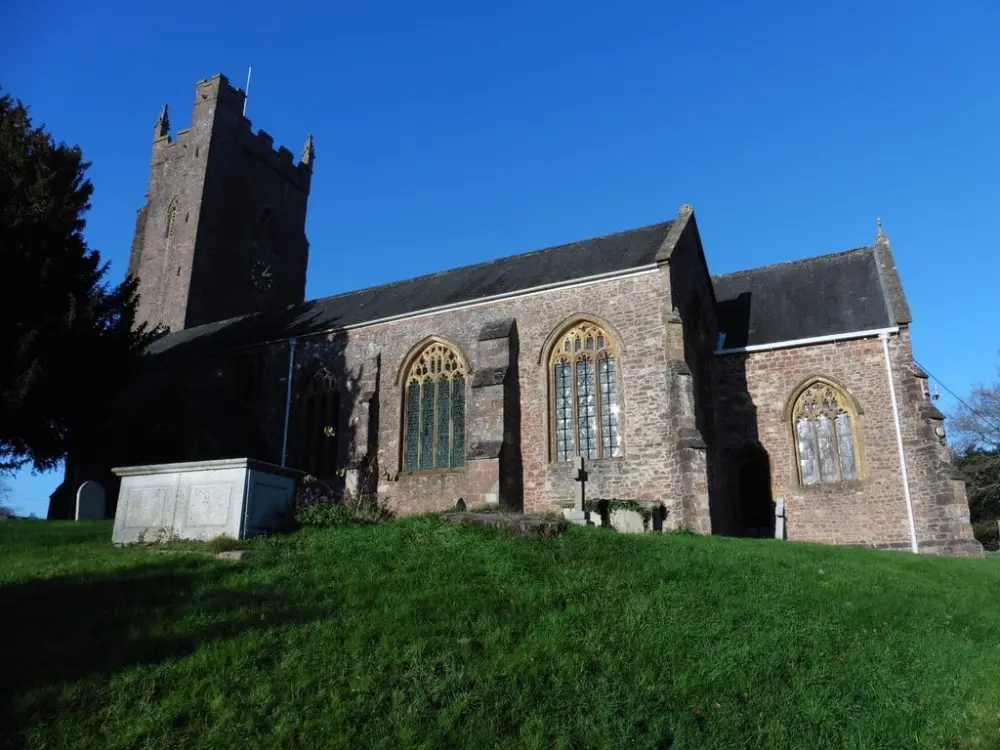 Foto de Iglesia de San Miguel - Historic England