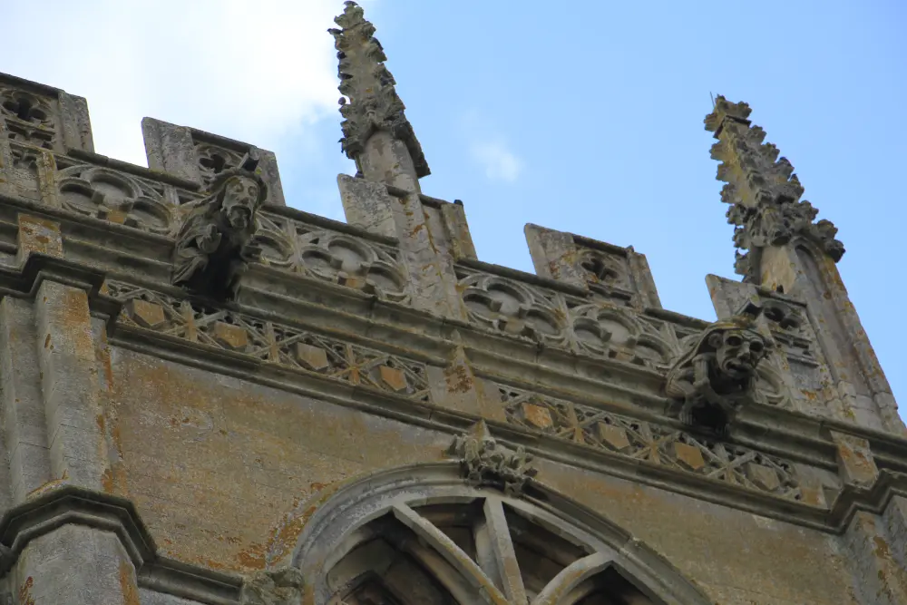 Foto de Iglesia de la Santa Cruz - Historic England