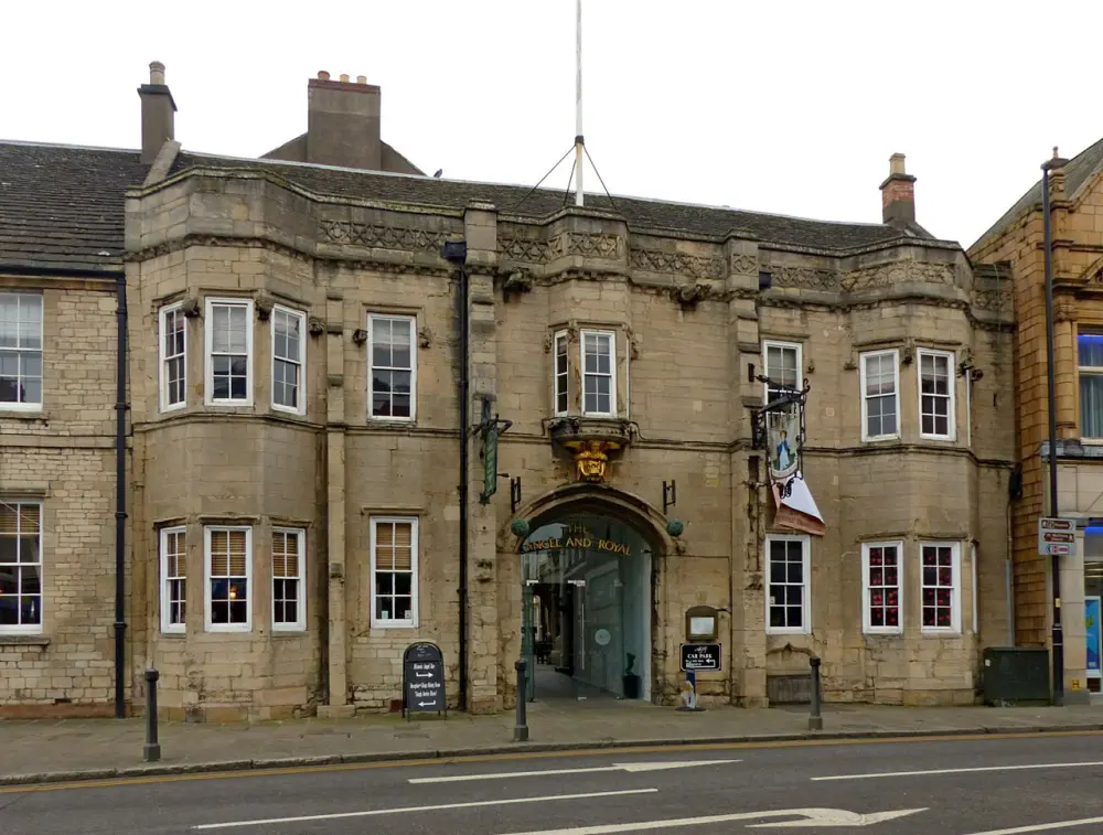 Foto de Angel y Royal Hotel - Historic England / Alan Murray-Rust
