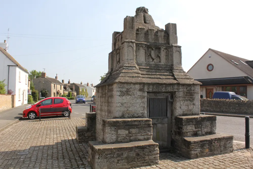Foto de Cruz del pueblo - Historic England