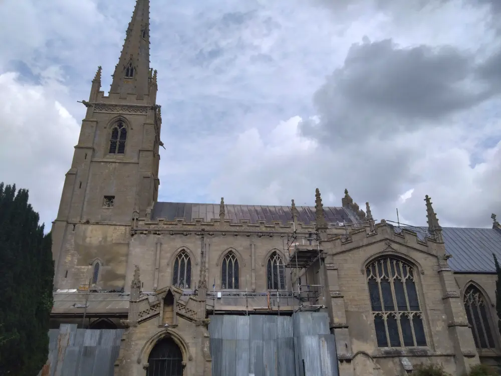 Foto de Iglesia de San Pedro - Historic England