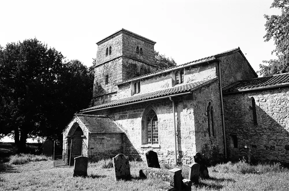 Foto de Iglesia de San Pedro - Historic England