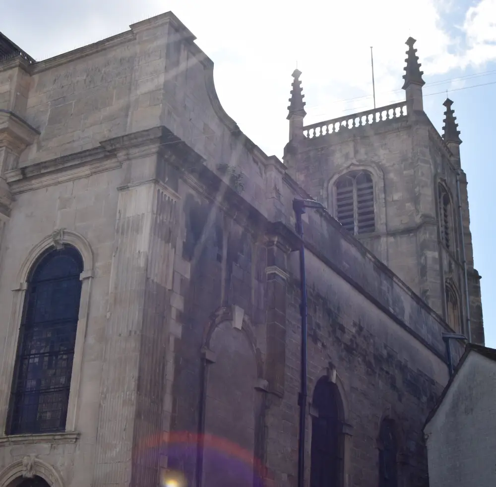 Photo de Église de St Swithun et garde-corps attachés - Historic England