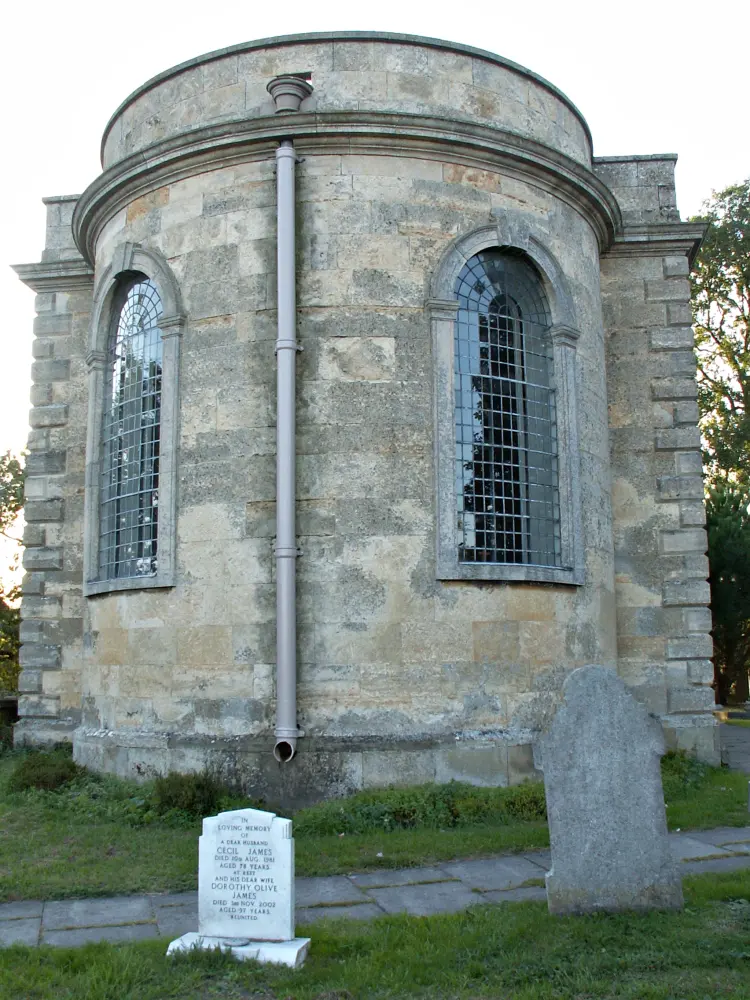 Foto de Iglesia de San Pedro y San Pablo - Historic England