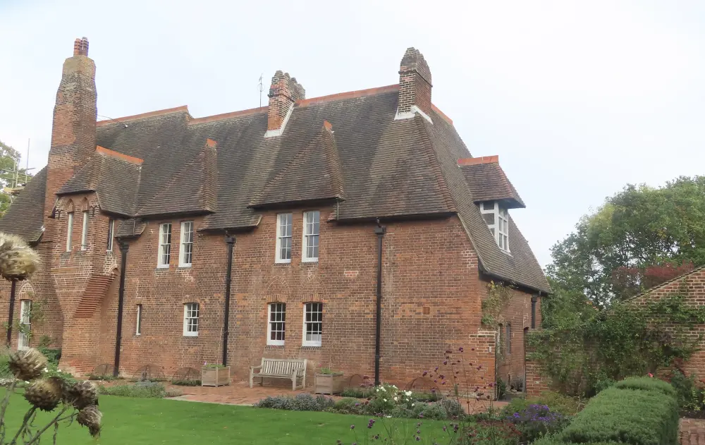 Photo de Maison rouge - Historic England