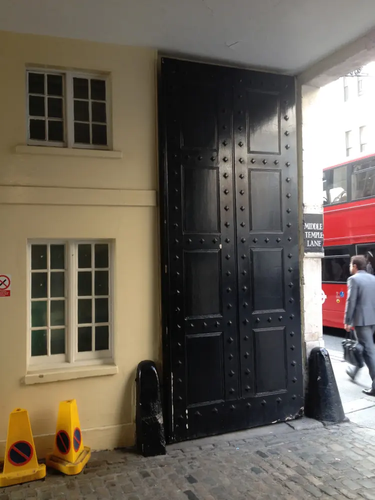 Foto de Puerta de entrada al templo del medio - Historic England