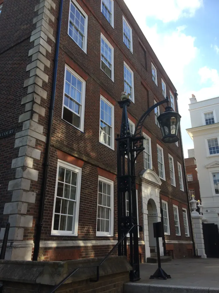 Photo de Chambres du côté ouest de la nouvelle cour - Historic England
