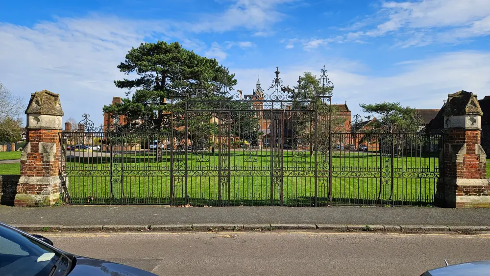 Foto de Beddington Place (solo un gran salón) - Historic England